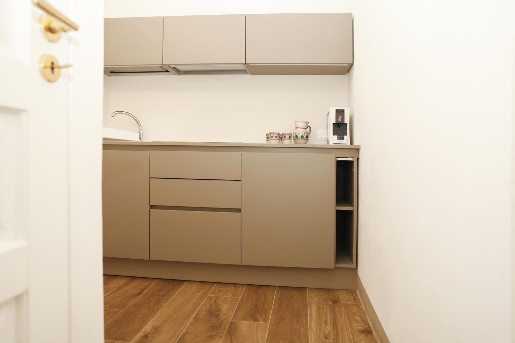 Versomare Room & Suite Valderice Bilik gambar